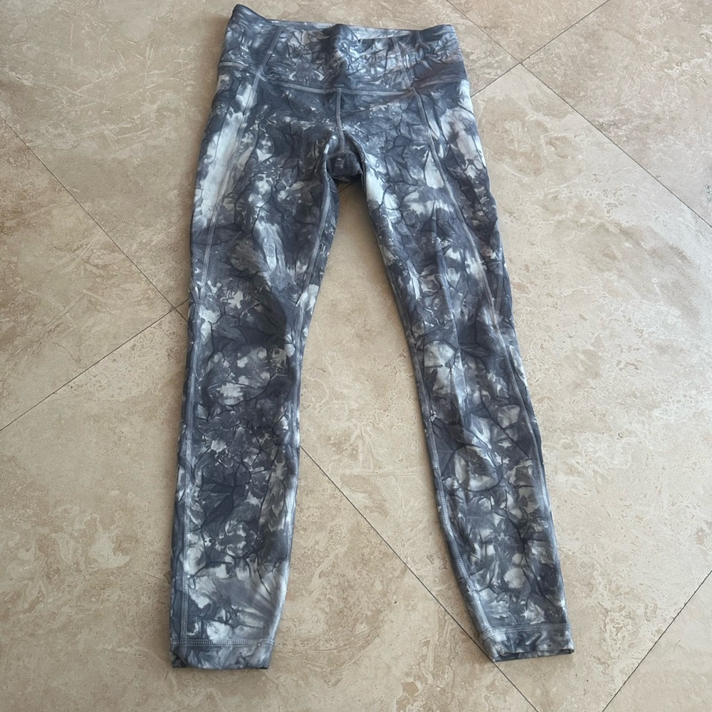 Athleta Powervita 7/8 length Tye-Dye Grey/White Women's Leggings Very Good shape
